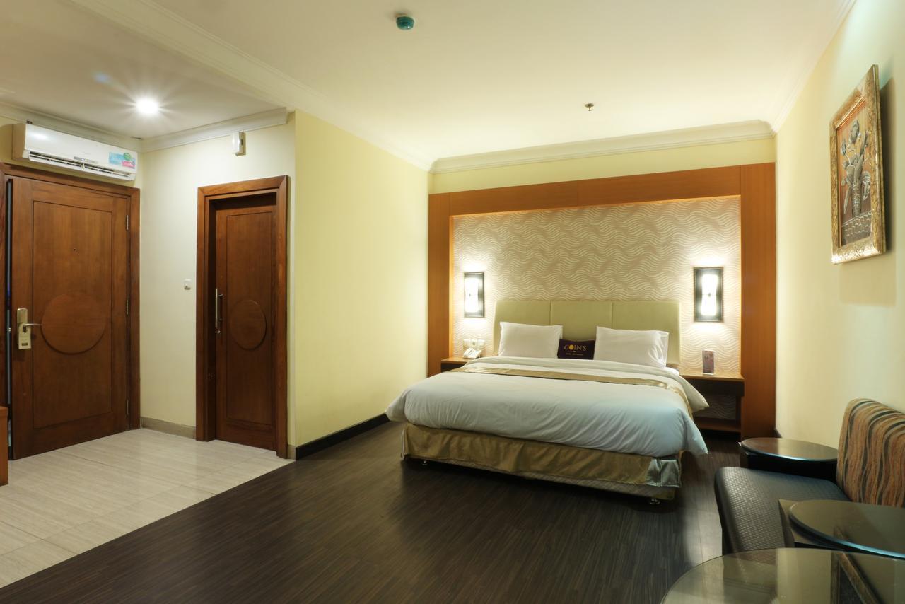 Coins Hotel Giacarta Esterno foto